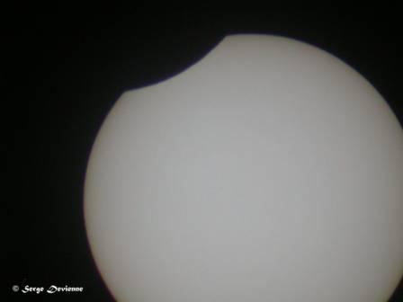 DSCN3607txw.jpg - Début de l'éclipse partielle de Soleil du 1er août 08