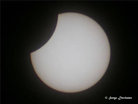 DSCN3654dtxw.jpg - maximun de l'éclipse (env. 20% du diamètre solaire occulté par la Lune)